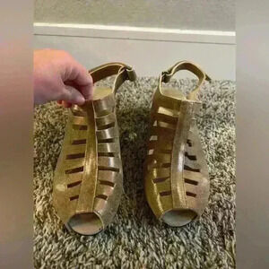 Woman’s bronze Abby Munro peep toe dress sandal size 9ww sling back lattice work